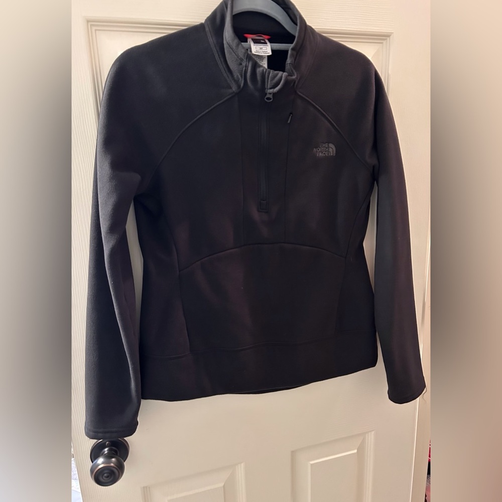 EUC Black Northface pullover 1/2 zip